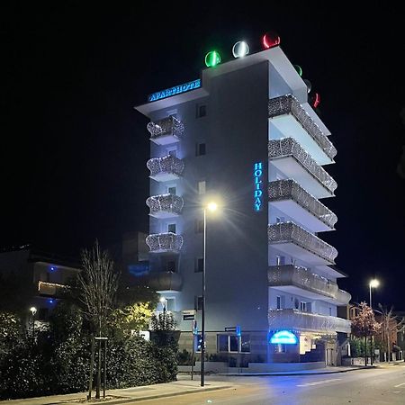 假日公寓式酒店 利尼亚诺萨比亚多罗 外观 照片